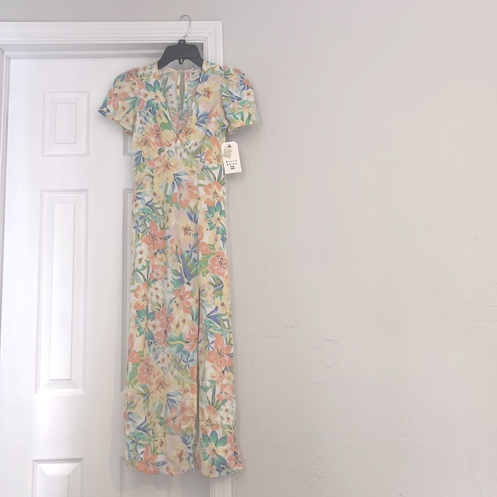 Jet Set Short Sleeve V-Neck Slit Hem Midi Dress - Picture 2 of 5